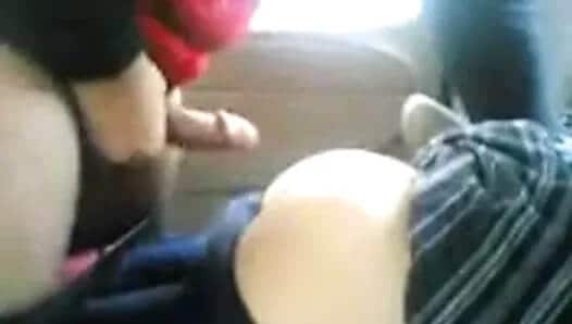 “لا تحطه بطيزي أرجوك”.. خليجي في السيارة — عربي