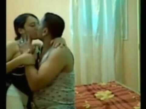 “مزايتي مبتدئة بالسكس”.. حعلمها إزاي تمص وتتناك — مصري