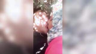 “خدها ورا شجر المانجو”.. فلاحة محجبة في البستان — مصري