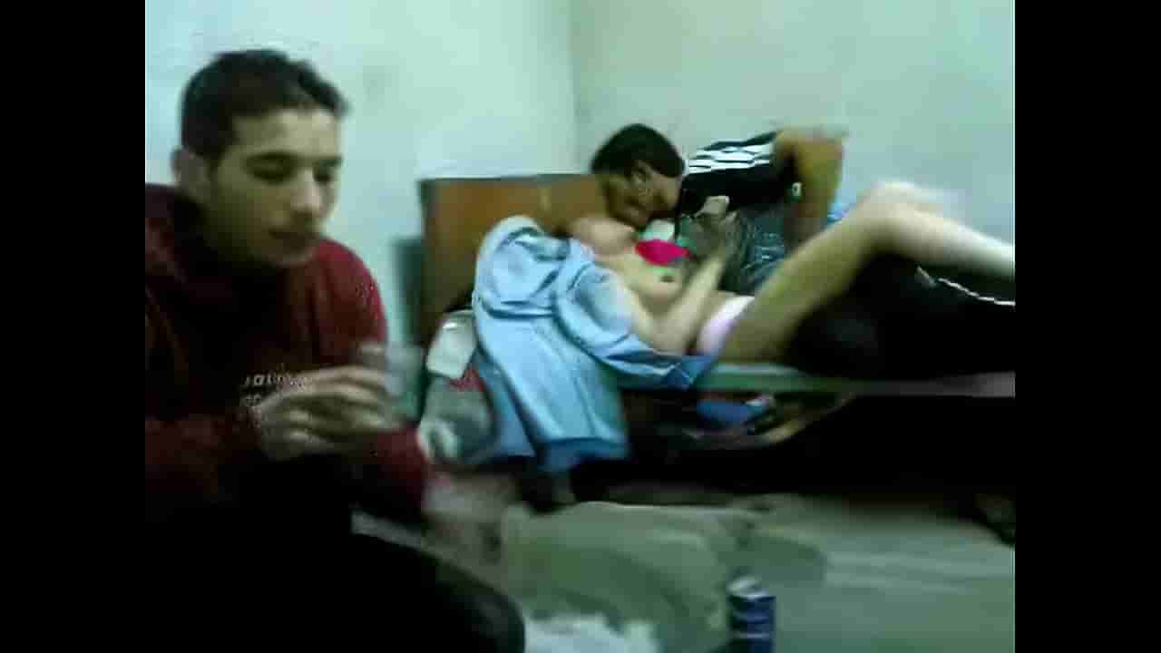 “3 مصريين ينيكوا بنت واحدة”.. جماعي جامد — مصري