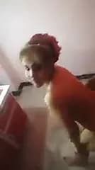 “طوبزي خلني أصورك يا كحبة”.. نيج عراقية بالأجرة — عراقي
