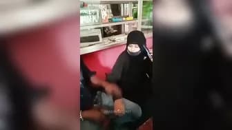 “محجبة ومحتشمة صح”: هندية خجولة — هندي XNXX