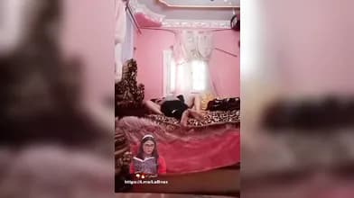 “شاب هايج على خطيبته”.. يستدرجها للبيت — XNXX